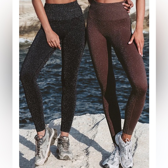 PINK VS💕An over $75.00 Value Set Soft A Perfect 🎁 Very Stretchable up to a Large - Picture 5 of 9